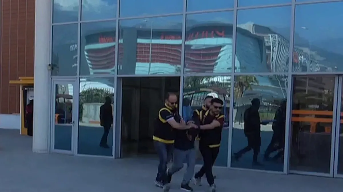 3 kişiyi yaralamıştı: Satırlı saldırgan tutuklandı! 3 kişiyi yaralamıştı: Satırlı saldırgan tutuklandı!