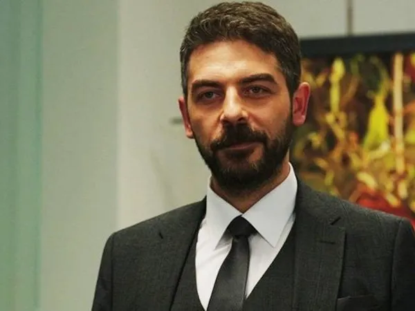 uluslararasi-sahnede-ingilizce-sov-abinin-yildizi-sinan-tuzcu-performansiyla-hayran-birakti-1791290956338.jpg