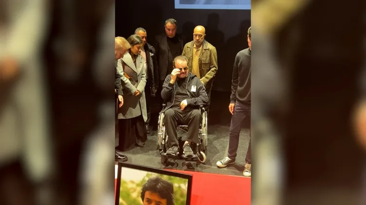 Çok ekmeğini yedim diyen Tatlıses Ferdi Tayfur’un cenazesinde gözyaşlarına boğuldu! Tayfur’un oğluna sarılıp...