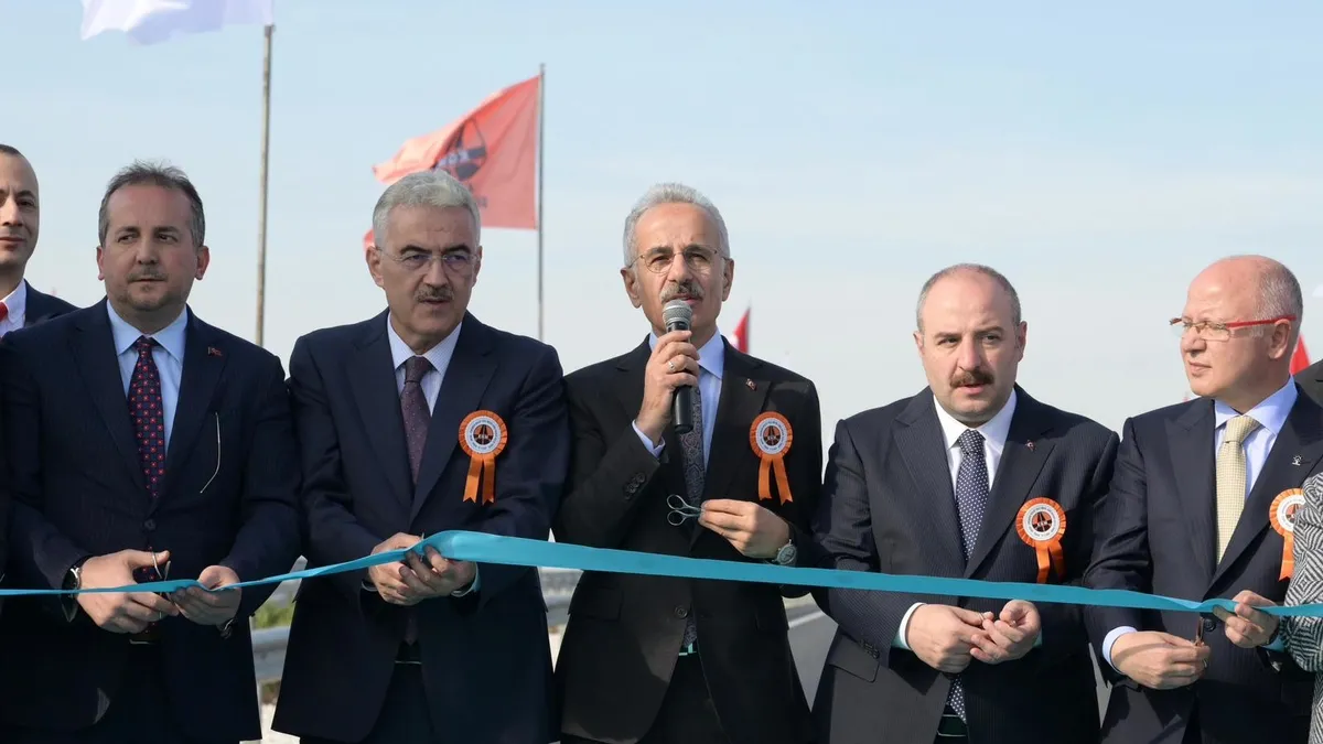 Bakan Uraloğlu: Bursa’ya 2026’da hızlı tren geliyor Bakan Uraloğlu: Bursa’ya 2026’da hızlı tren geliyor