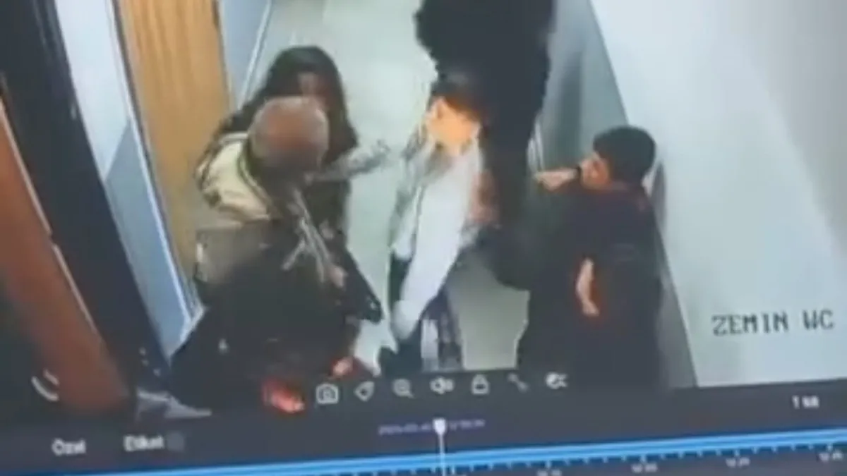 Van’da cani veli ‘kar topu’ dehşeti saçtı: 8 yaşındaki öğrenciyi darbetti! O anlar kamerada Van’da cani veli ‘kar topu’ dehşeti saçtı: 8 yaşındaki öğrenciyi darbetti! O anlar kamerada