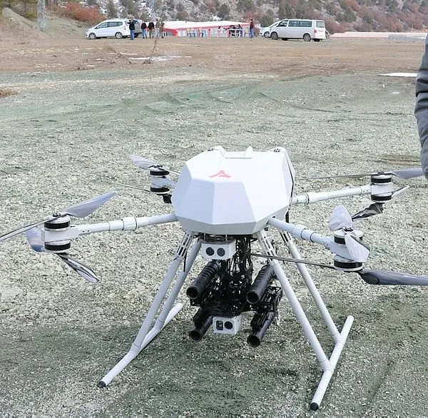 turkiyede-bir-ilk-yerli-ve-milli-silahli-drone-songar-bomba-atarli-hale-getirildi-1614504457938.jpg