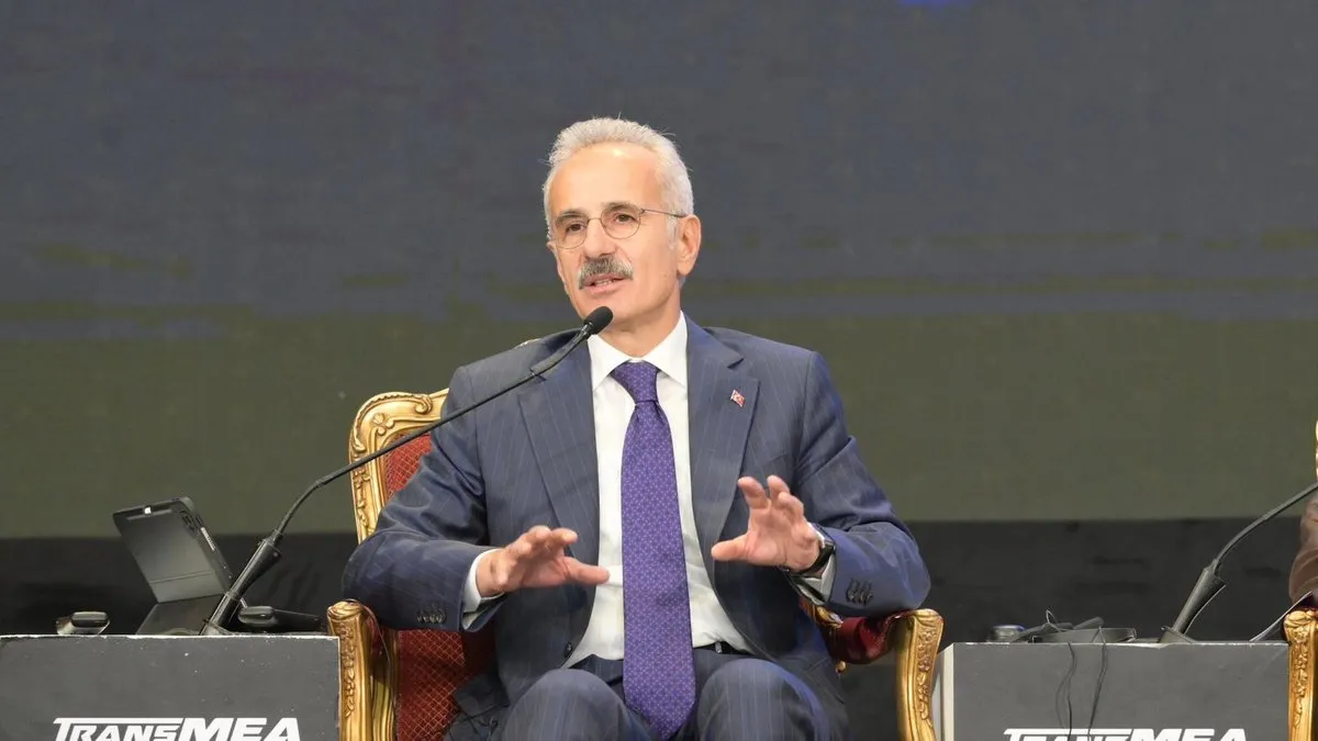 Bakan Uraloğlu Mısır’da Türkiye’nin ulaştırma vizyonunu anlattı Bakan Uraloğlu Mısır’da Türkiye’nin ulaştırma vizyonunu anlattı