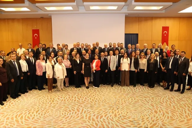 bakan-memisoglu-cok-yakinda-turkiye-saglik-sektorunde-farkli-bir-vizyonu-ortaya-koyacak-1785172458296.jpg Bakan Memişoğlu: