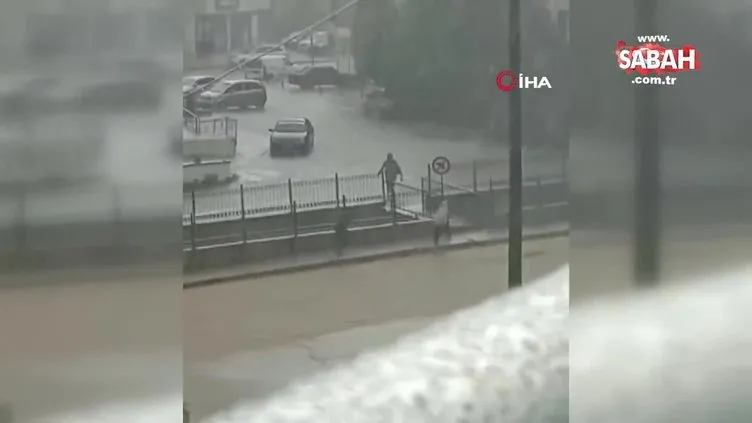 Amasya’da sele kapılan kadını taksici kurtardı! O anlar kamerada