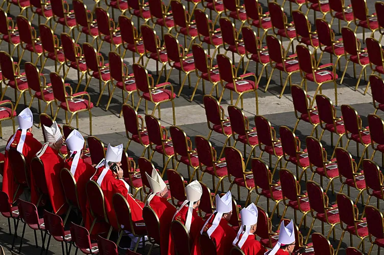 Vatikan Papa Franciscus’u uğurluyor! Yüz binler akın etti: Dünya liderleri Roma’da