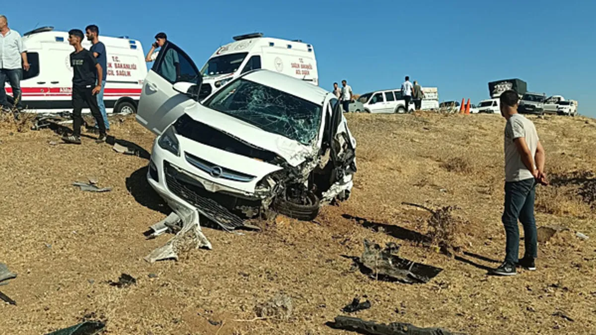 Şanlıurfa’da çekici otomobil ile çarpıştı: 3 yaralı Şanlıurfa’da çekici otomobil ile çarpıştı: 3 yaralı