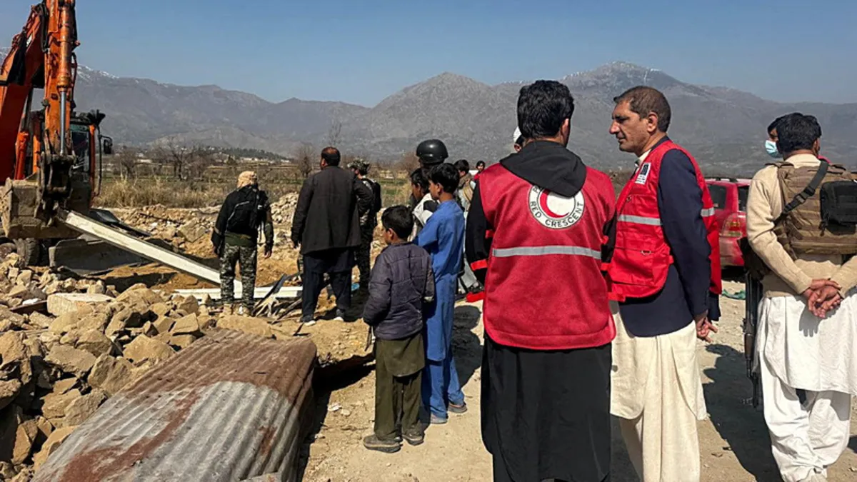 Pakistan’da kontrol noktasına korkunç saldırı: Bombalı araç infilak etti! 12 ölü