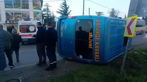 yolcu-minibusu-sarampole-devrildi-10-kisi-yaralandi-1736511374298.jpg