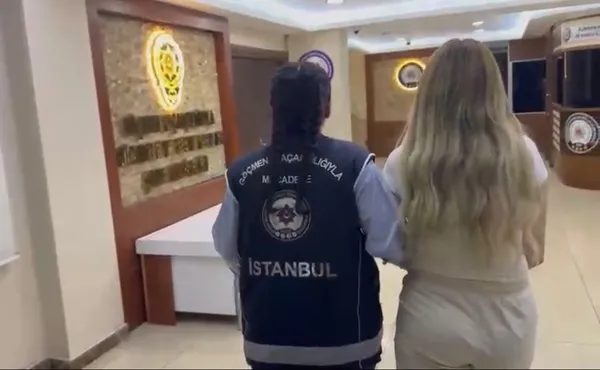 hasan-can-kayanin-konusanlar-programinda-calisma-izni-bulunmayan-seyirciye-gozalti-1786098188929.jpg