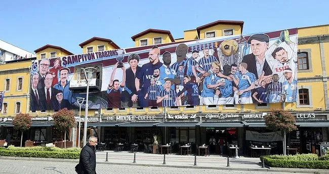 Trabzonspor'un şampiyonluğu dev afişe resmedildi!