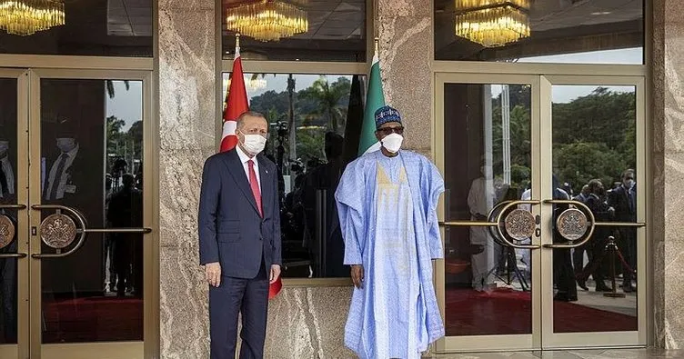 Başkan Recep Tayyip Erdoğan’a Nijerya’da resmi tören