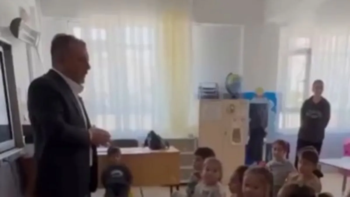 Ankara’daki su kesintileri çocukların bile diline düştü! “Yavaş yönetimine çocuklardan gönderme: ‘belediye suyu keser’” Ankara’daki su kesintileri çocukların bile diline düştü! “Yavaş yönetimine çocuklardan gönderme: ‘belediye suyu keser’”