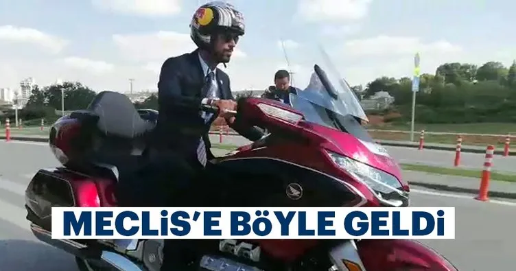 Kenan Sofuoğlu yemin törenine motosikletiyle geldi