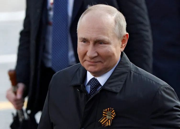 Putin dünyaya seslenirken bir anda ekranda belirdi! Rusya’yı karıştıran mesaj: Çocukların kanı ellerinizde
