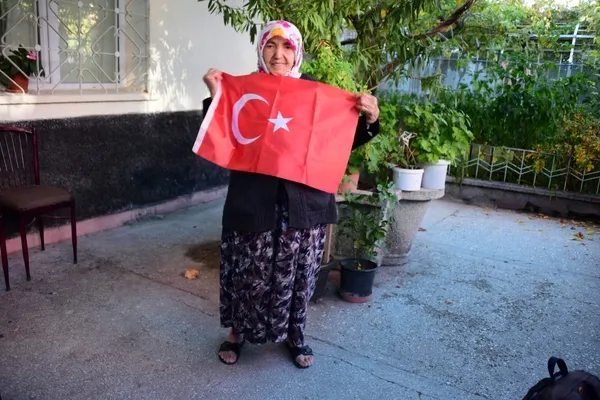cumhuriyetin-yasayan-asirlik-cinarlari-sabaha-konustu-bu-ulke-kolay-kurulmadi-1698464656484.jpeg