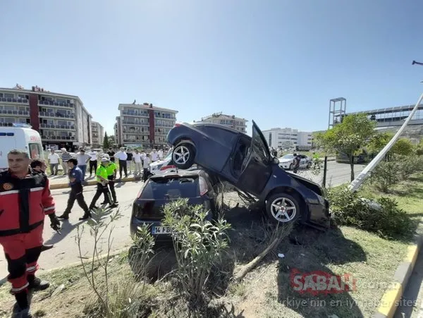 Bartın'da inanılmaz kaza: Otomobil, çarptığı otomobilin üzerinde kaldı