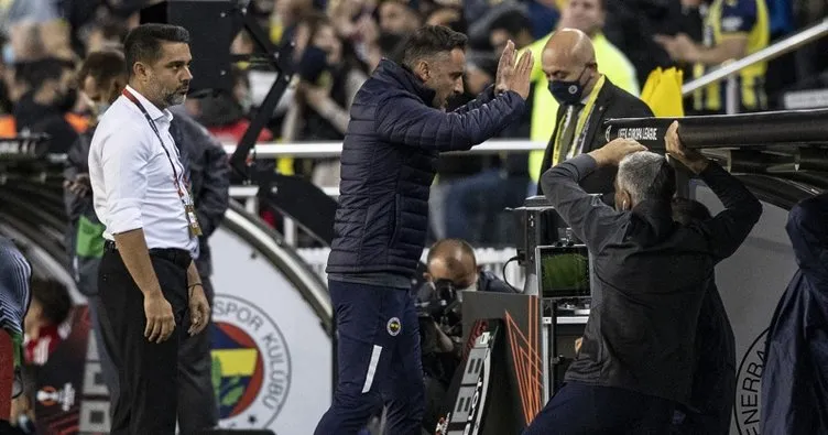Fenerbahçeli taraftarlar Vitor Pereira’ya su bardağı fırlattı