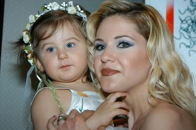Kerem Alışık oğlu Sadri Alışık ile aynı dizideymiş...Ünlü oyuncu Kerem Alışık'ın oğlu Sadri Alışık dedesinin kopyası!