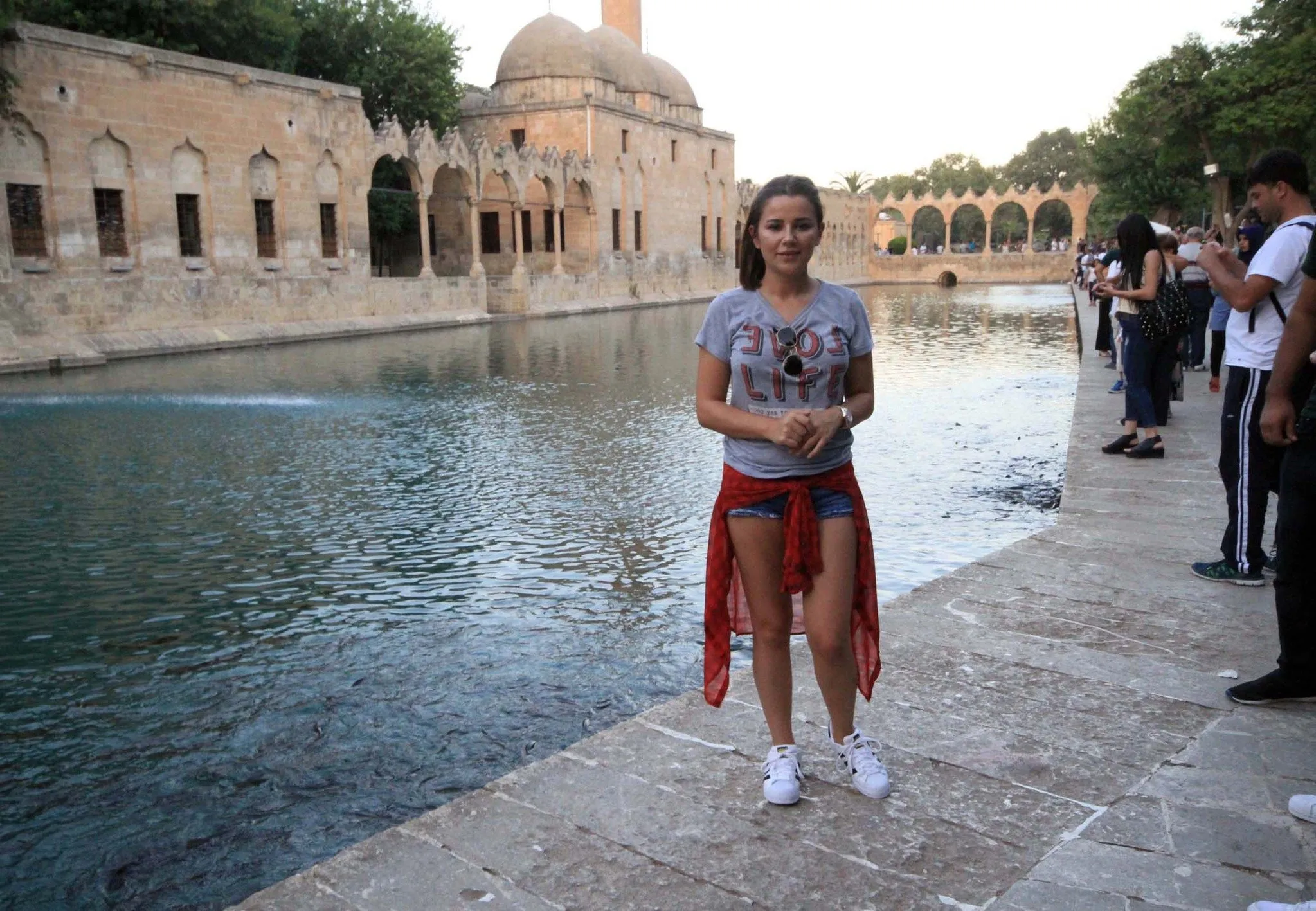 merve ozbey balikligol de beyaz baligi
