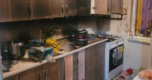 Eşi çay yapmadığı için sinirlenen adam mutfağı ateşe verdi Eşi çay yapmadığı için sinirlenen adam mutfağı ateşe verdi