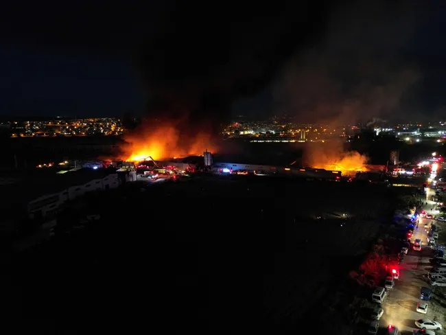 bursadaki-yanginin-sebebi-ortaya-cikti-10-fabrika-yanmisti-1690957173611.jpg