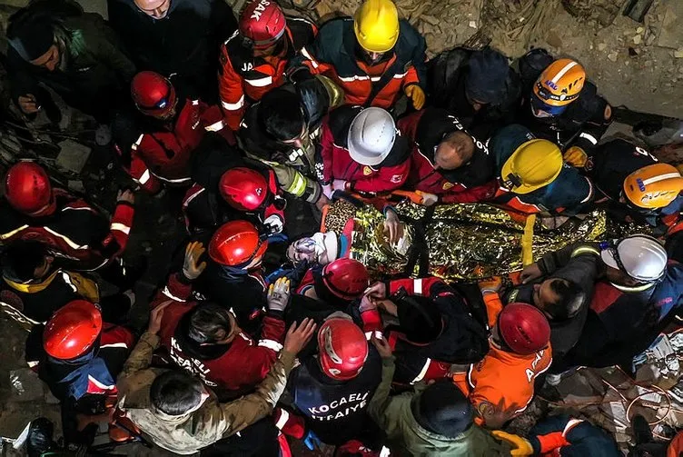 Son dakika: 222 sonra enkaz altından kurtarıldı! 42 yaşındaki Melike'nin ekiplere ilk sorusu bu oldu