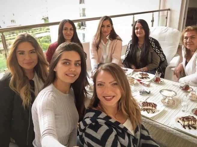 Amine Gülşe, Mesut Özil’in ailesiyle kaynaştı