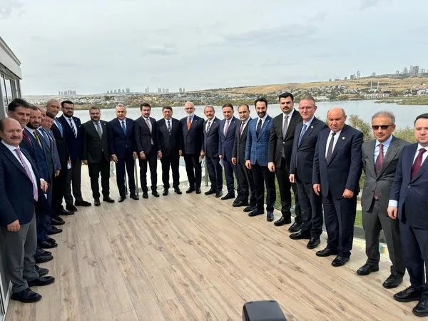 yenisehirlioglu-bakan-tuncun-baskanligindaki-toplantiya-katildi-1698322290925.jpg