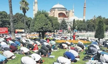 Tarihi açılış için büyük yürüyüş