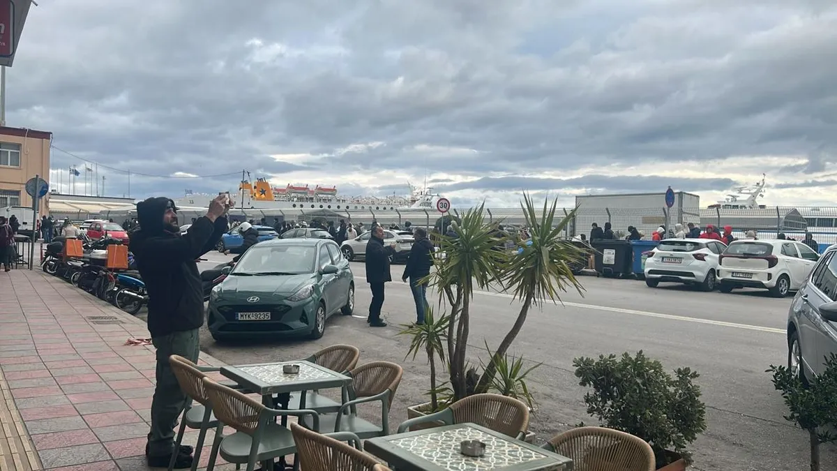 Türk tatilciler dönüş yolunda Yunanistan’ın Midilli Adası’nda mahsur kaldı Türk tatilciler dönüş yolunda Yunanistan’ın Midilli Adası’nda mahsur kaldı