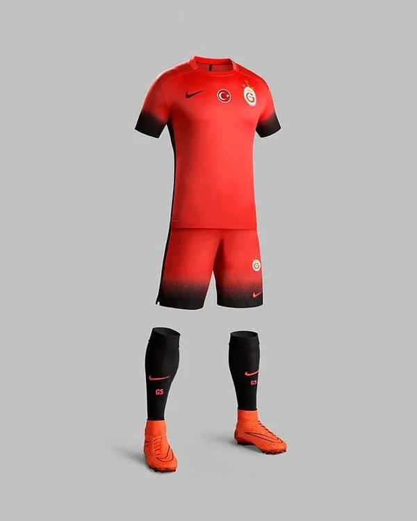 Galatasaray'ın 3. forması tanıtıldı