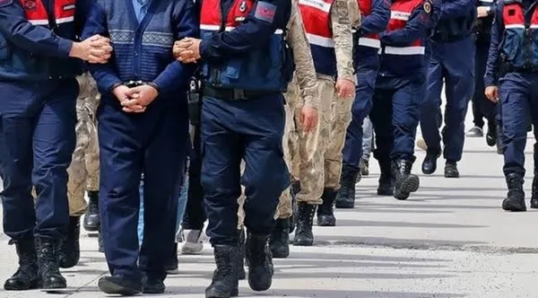sinir-otesi-kapan-meyvelerini-verdi-2026-yilinin-ilk-8-ayindan-44-ulkeden-aranan-675-kisi-turkiyeye-getirildi-1788775657025.jpg