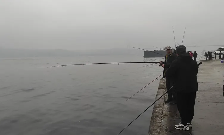İstanbul Boğazı’nda sis etkisini gösterdi! Gemi trafiği çift yönlü durduruldu!