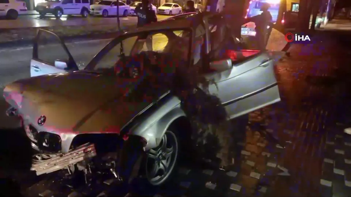 Bursa’da sabah saatlerinde korkunç kaza: 2 ağır yaralı | Video videosunu izle Bursa’da sabah saatlerinde korkunç kaza: 2 ağır yaralı | Video videosunu izle