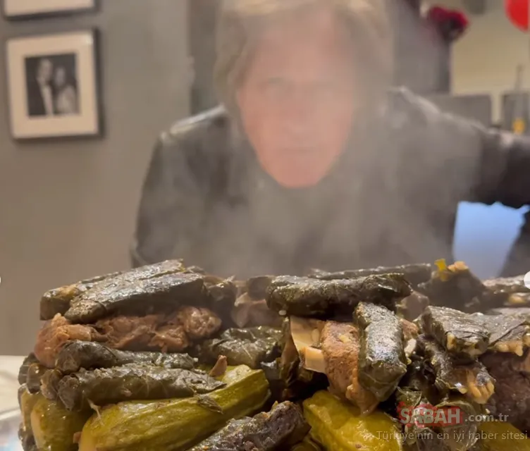 Koca bir tencere dolma yaptı! Bella Hadid ve Gigi Hadid’in babası Mohamed Hadid ev hanımlarına taş çıkardı!