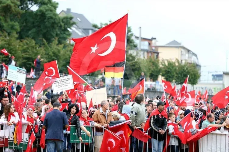 Avrupalı Türkler’den Köln’de demokrasi mitingi