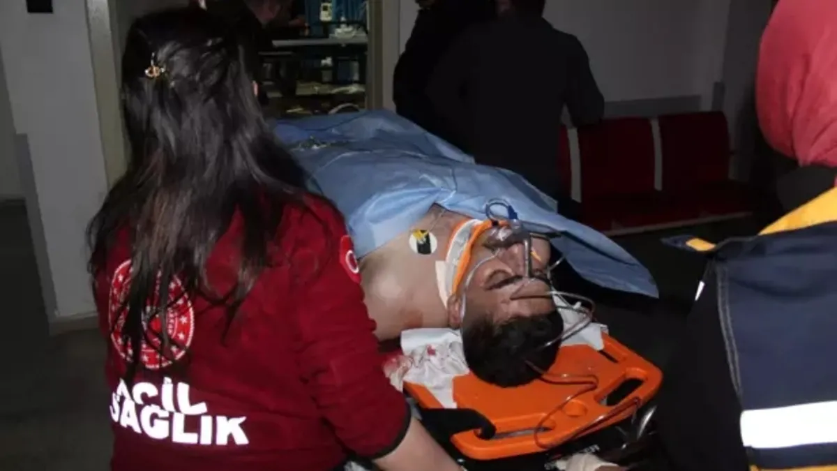 Aksaray’da parkta küfürleşme kavgası kanlı bitti! 1’i ağır 2 yaralı Aksaray’da parkta küfürleşme kavgası kanlı bitti! 1’i ağır 2 yaralı