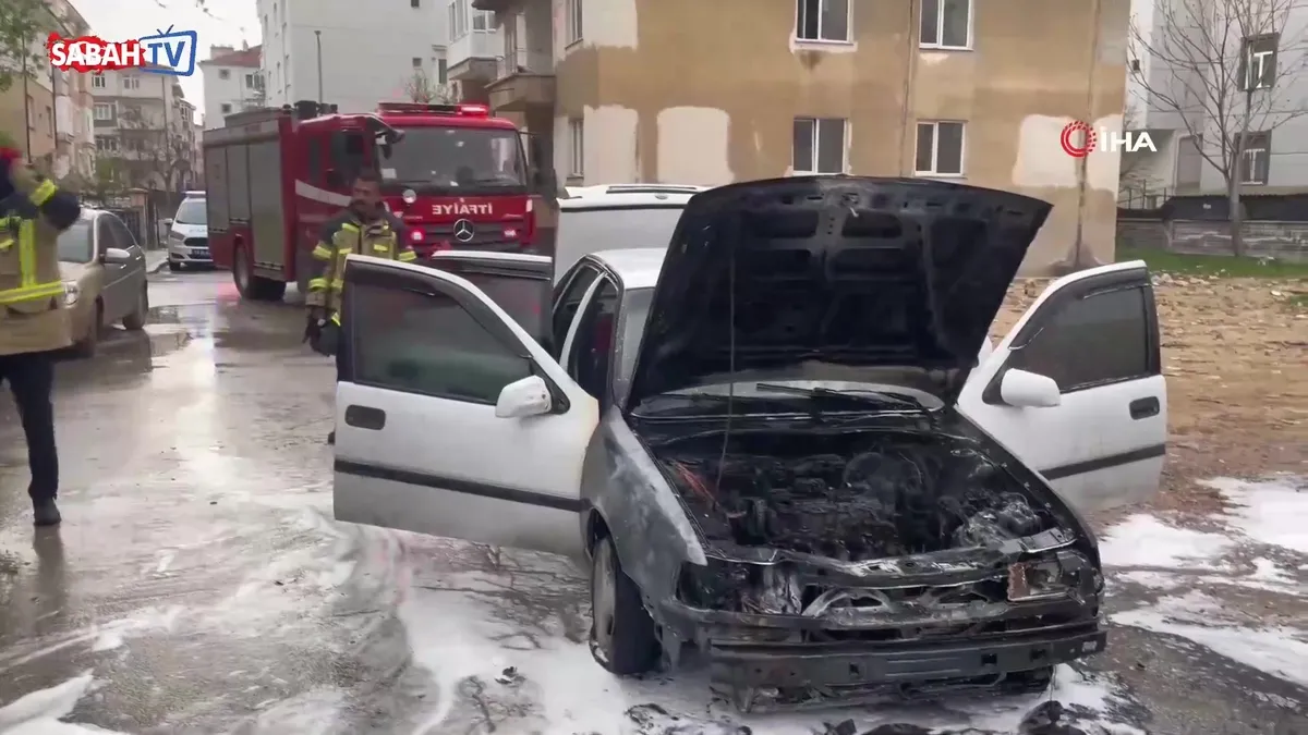 Karaman’da motor kısmından alev alan otomobil kullanılamaz hale geldi videosunu izle Karaman’da motor kısmından alev alan otomobil kullanılamaz hale geldi videosunu izle