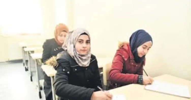 Mamak’ta sığınmacılar Türkçe öğreniyor