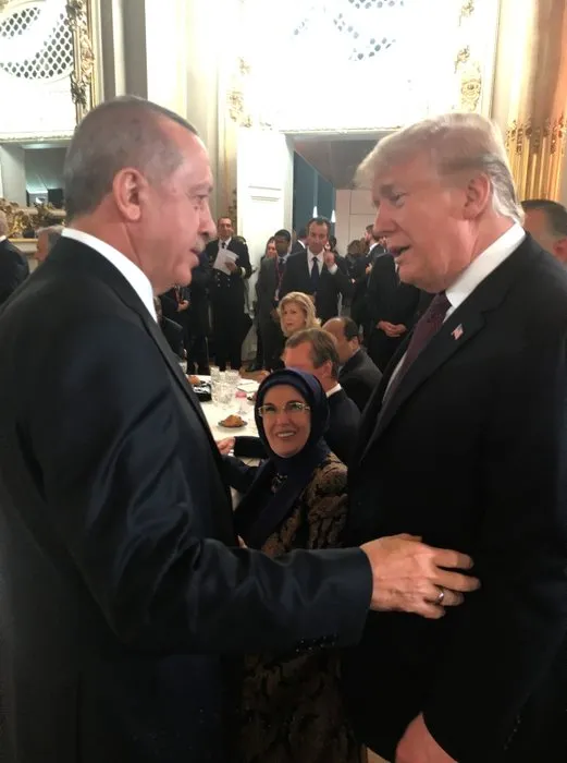 Erdoğan Paris'te liderlere verilen yemekte Trump ile görüştü