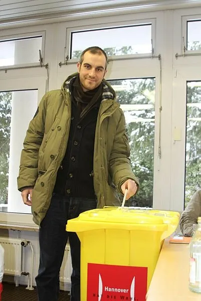 Almanya’da bir ilk! Türk kökenli siyasetçi Büyükşehir Belediye Başkanı seçildi
