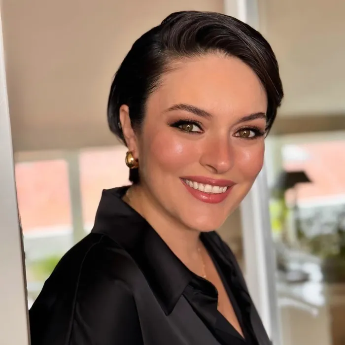 Ezgi Mola’yı tanımak neredeyse imkansız! 25 yıl önceki halini paylaştı: Sanki Aydan Şener...