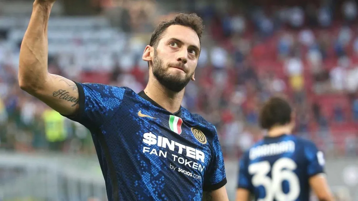 Hakan Çalhanoğlu: Inter'den ayrılmayı düşünmedim