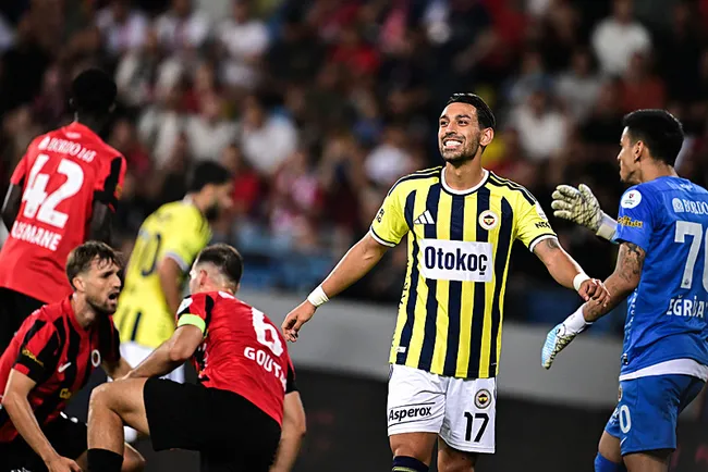 canli-super-ligde-genclerbirligi-fenerbahce-maci-1786822384383.jpeg