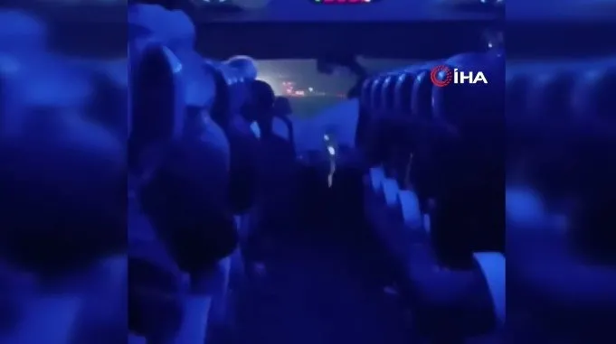 İstanbul Gaziantep otobüsünde skandal görüntü: Şoförler seyir halinde koltuk değişimi yaptı