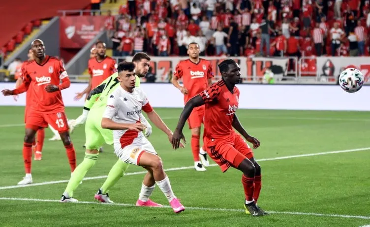 Son dakika: Beşiktaş'ın kupa şampiyonluğu sonrası flaş sözler! Hagi, Alex ve Sergen Yalçın'dan sonra...