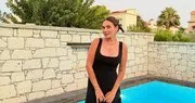 Pembeler içinde poz verdiler! Buse Varol kızı Eliz'i paylaştı: "Benim minik prensesim"