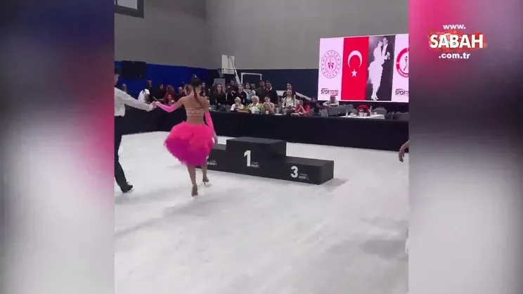 Seda Sayan’dan eşi Çağlar Ökten’in oğluna ödül! İşte Seda Sayan’ın o anları!