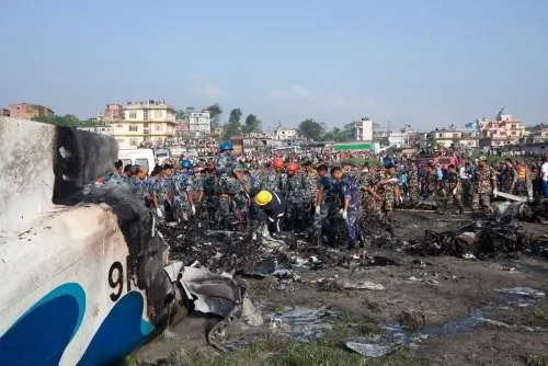 Nepal’de dağcıları taşıyan uçak düştü